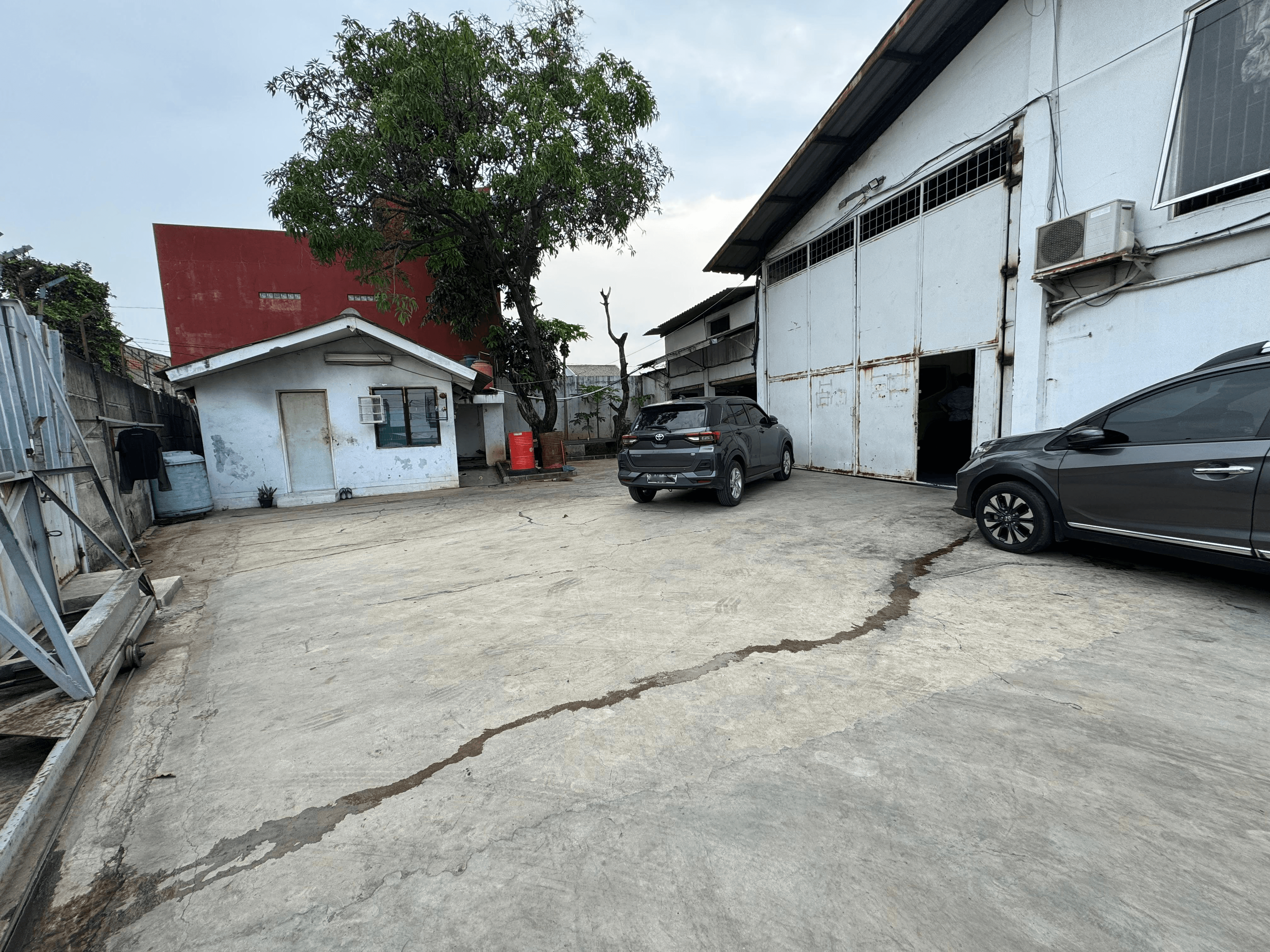 Gudang Transit & Logistik - Gambar 7